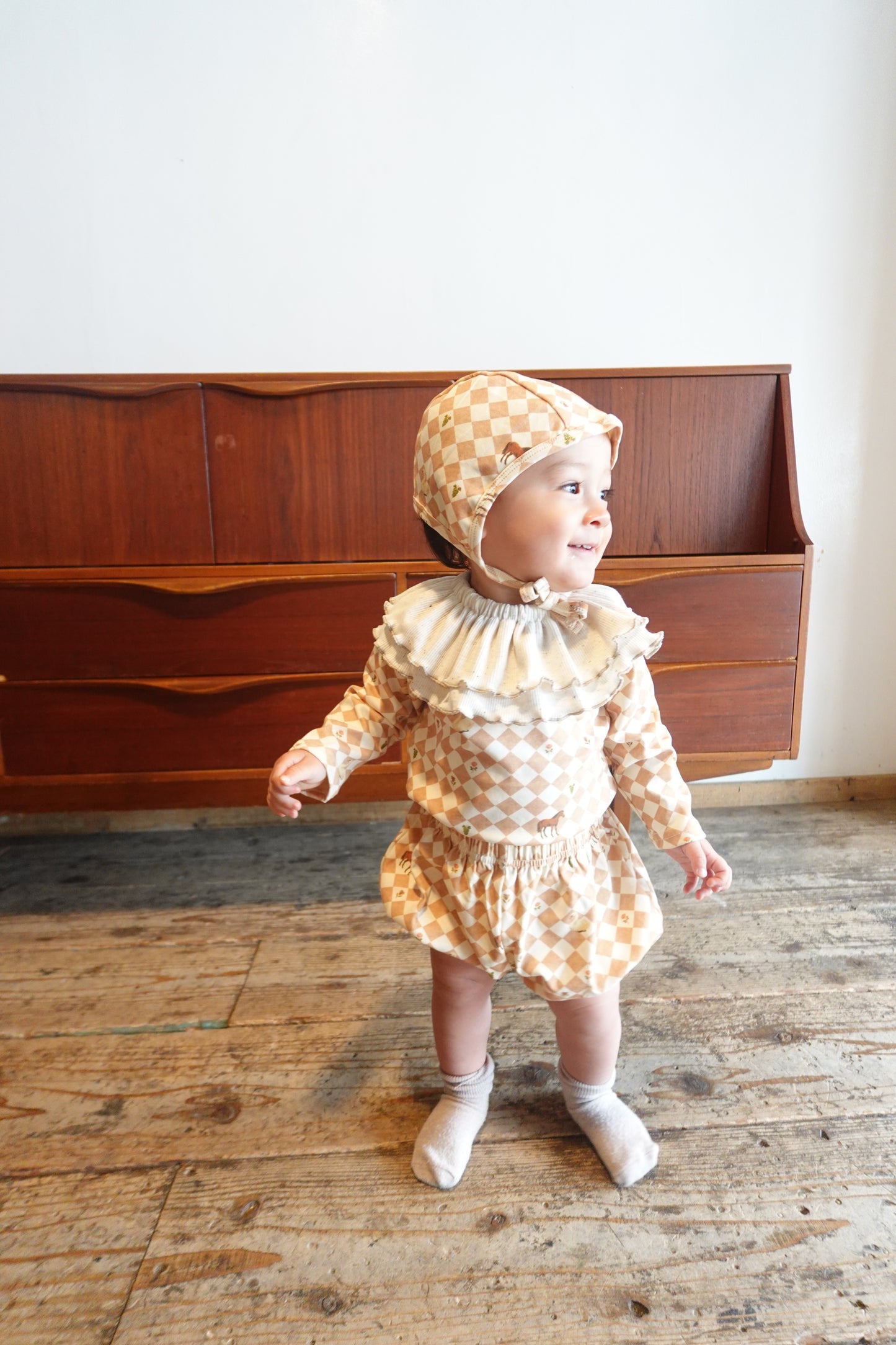 Double Frill Collar Bib ivory