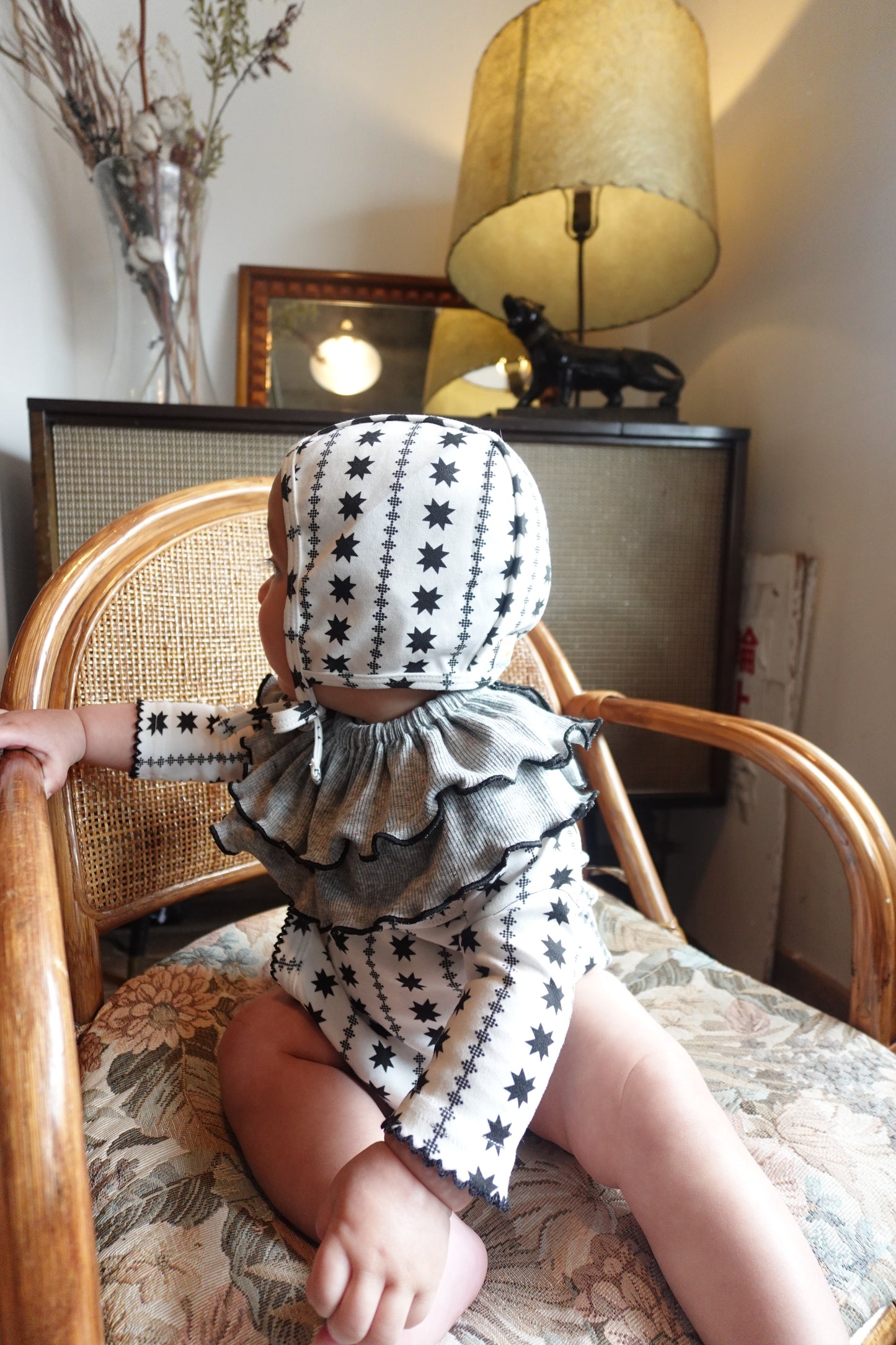 Double Frill Collar Bib gray