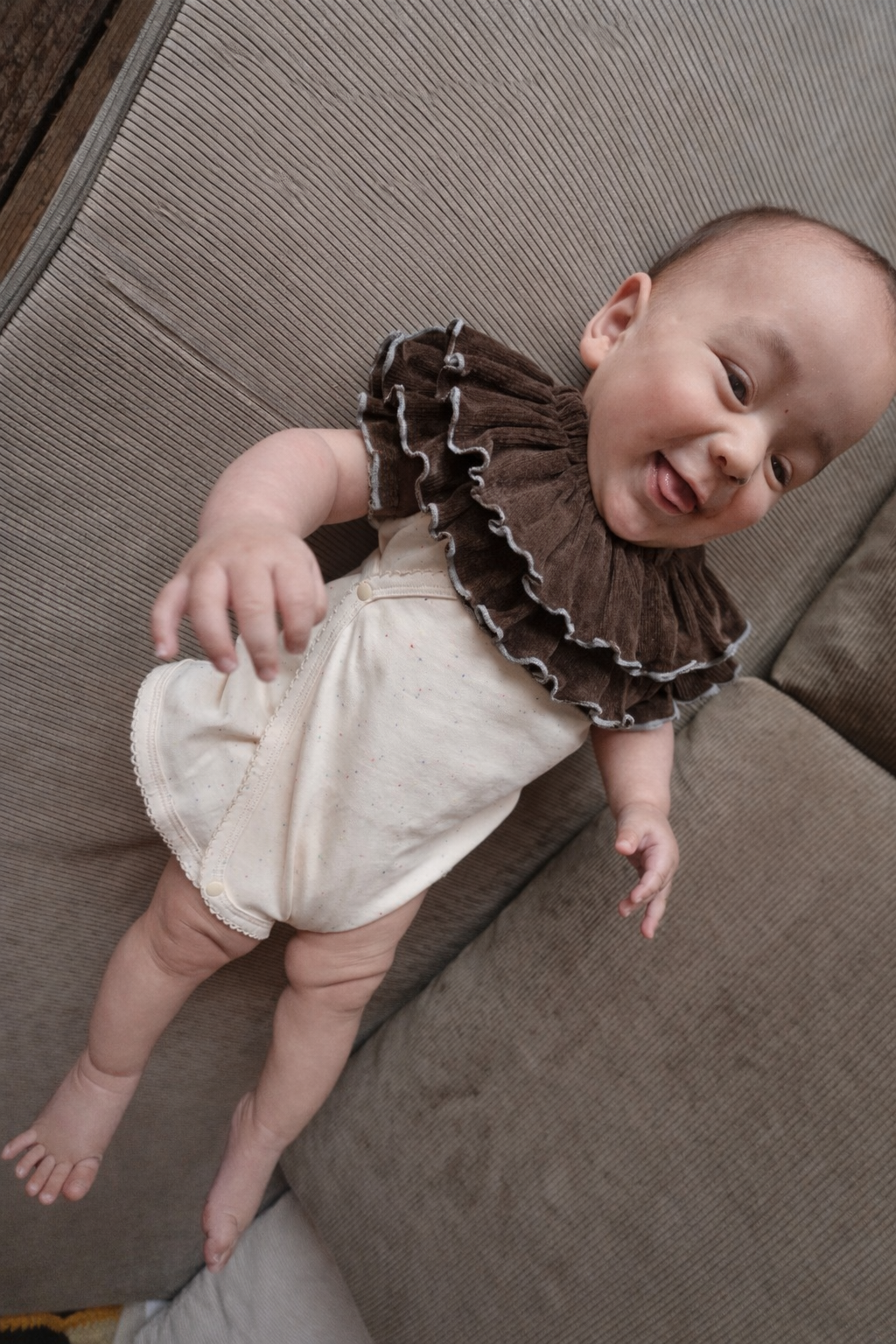 Double Frill Collar Bib brown